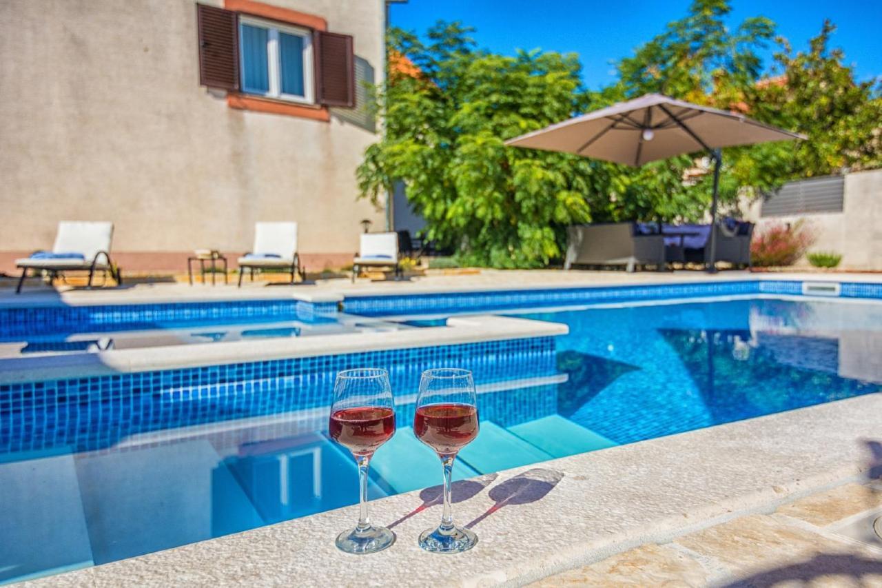 Holiday Home Tower With Private Pool, Sauna And Quads Smilcic Экстерьер фото