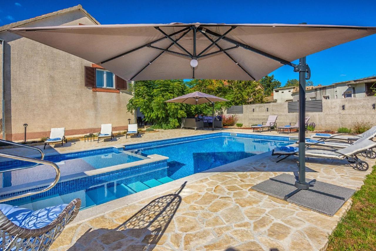 Holiday Home Tower With Private Pool, Sauna And Quads Smilcic Экстерьер фото