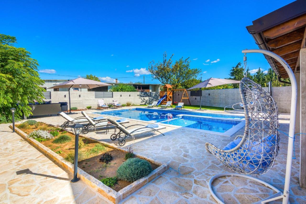 Holiday Home Tower With Private Pool, Sauna And Quads Smilcic Экстерьер фото